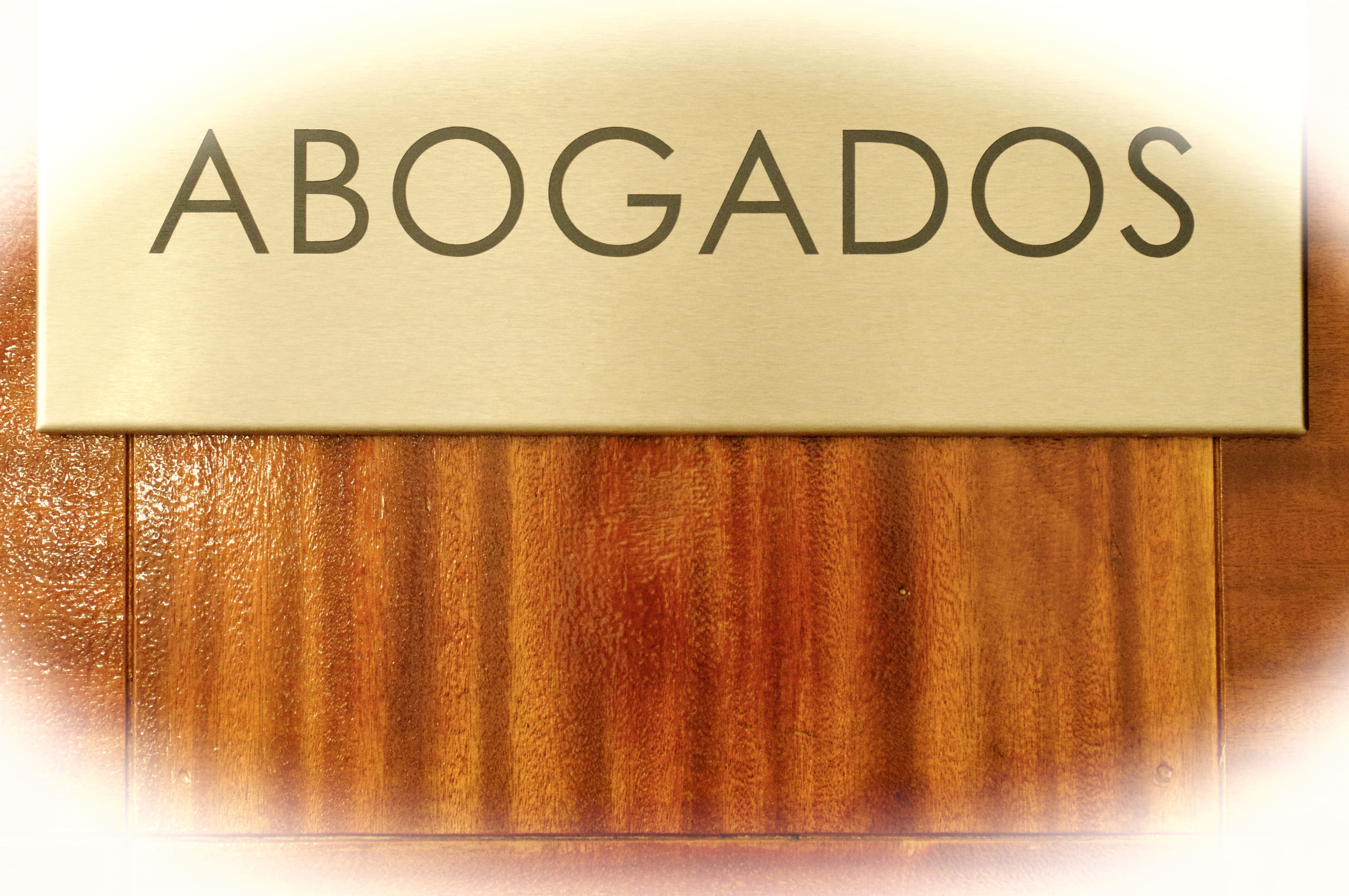 ABOGADOS GAYFRIENDLY: TE ESCUCHAMOS Y TE ENTENDEMOS
